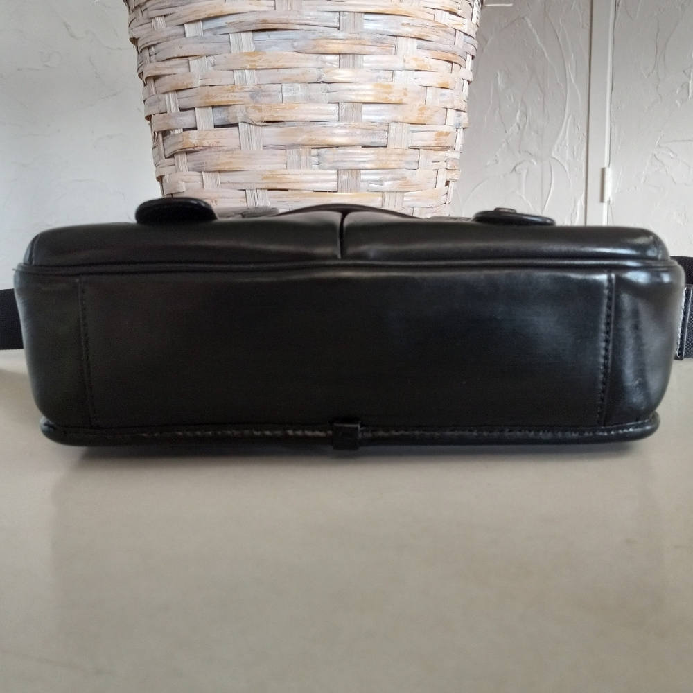 Coach Heritage Map Bag in Black Leather - Picture 13 of 14